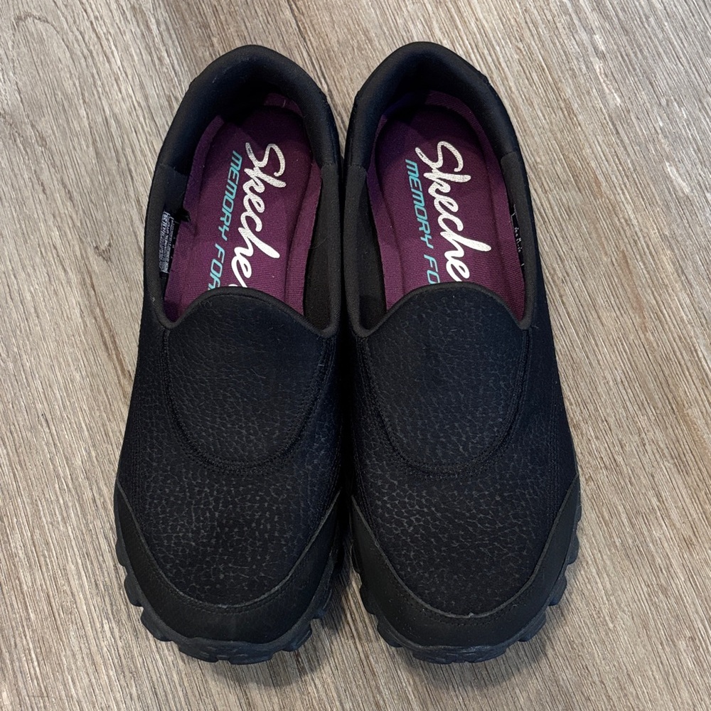 NEW Skechers Black Slip-On Sneakers - Picture 2 of 8